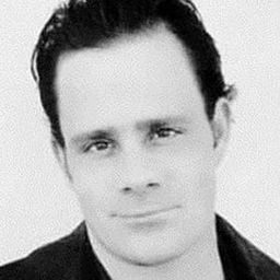 Joe Virzi 飾演 Frat Guy