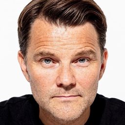 Valur Freyr Einarsson 飾演 Siggi