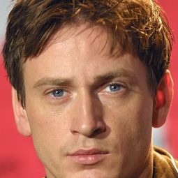 賓諾爾馬基梅 - 隨性女孩演員 飾演Philippe