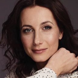 Eszter Balla 飾演 Zsófi