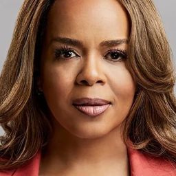 寶拉·紐森 - 蜘蛛俠：不戰無歸演員 飾演MIT Assistant Vice Chancellor