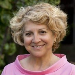 Esther García 飾演 Self