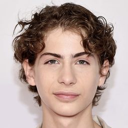 雅各川伯尼 飾演 Finn (voice)