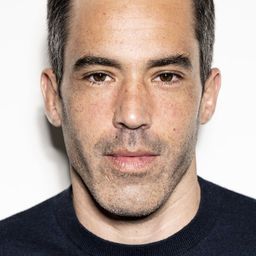 大衛·撒拉奇諾 飾演 Frank