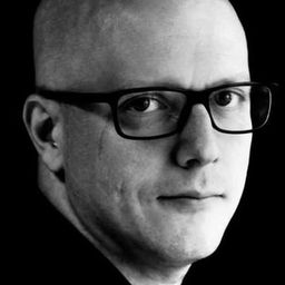 佐伊·貝瑞亞圖亞 飾演 Álvaro