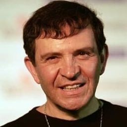 Adalberto Parra 飾演 