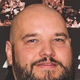 Vjekoslav Katusin 飾演 Lou Cefair / Luzifer