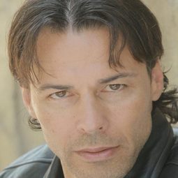 理查·塞特倫 - 雷神奇俠演員 飾演Frost Giant Captain