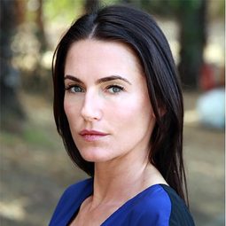 Kinga Philipps - 六條道路通日落演員 飾演Agent Carter