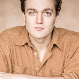 盧卡斯·英格蘭德 飾演 Stricher