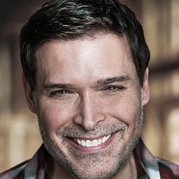 Frank Chiesurin 飾演 