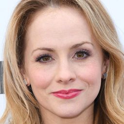 凱莉·史黛波 - 功夫熊貓：卷軸的秘密演員 飾演Mother Bunny (voice)