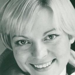 Cheryl Hall - Dead Gorgeous演員 飾演Female Witness