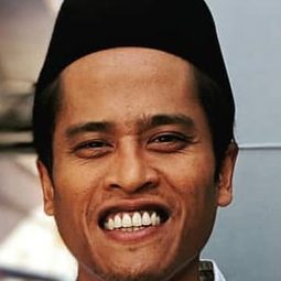 阿米魯·阿分迪 - 十字路口演員 飾演Adi