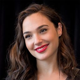 姬嘉鐸 飾演 Diana Prince / Wonder Woman