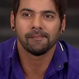 沙比爾·阿魯瓦利亞 飾演 RC