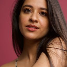 Pragati Mishra 飾演 Shruti