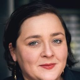 Tina Pfurr - 談談天氣演員 飾演Laura