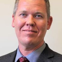 Trevor Loomis - 騎士出任務演員 飾演Eduardo