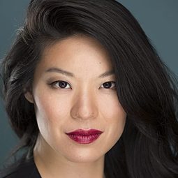 Christine Lin 飾演 Teenage Girl #1 / Boy's Mom / Female Customer (voice)