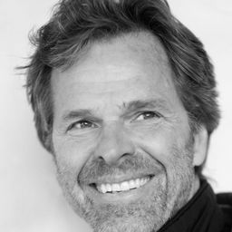 Joseph Bottoms 飾演 Daniel 'Dan' Picard