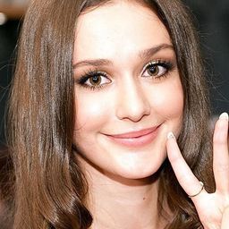 拉瑞莎·巴庫洛娃 飾演 Adele