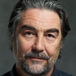 納撒尼爾·帕克 - 嚕嚕米漫遊蔚藍海岸演員 飾演Moominpappa