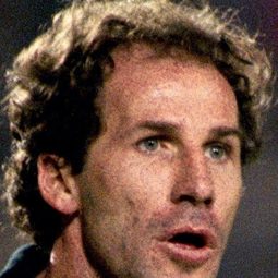 Franco Baresi - 點球致勝：1990 年世界杯官方紀錄片演員 飾演Self