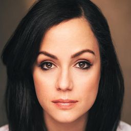 Kelly-Ann Tursi 飾演 Dawn