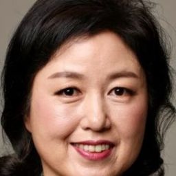 Eom Ok-ran 飾演 Motel Owner