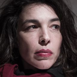 Cécile Guilbert 飾演 Romane Attia