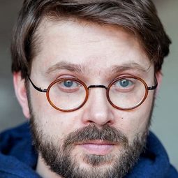 Artyom Semakin - 新聞制造者演員 飾演Valery