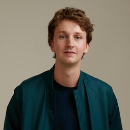 Toby Blome - 我的外公占爸演員 飾演Dutch Waiter