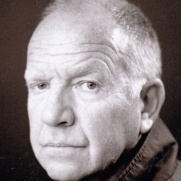 Tom Chadbon 飾演 Mr Greenaway