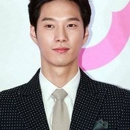 Kim Ian 飾演 Baek Chi