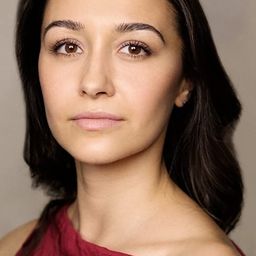 Radina Drandova 飾演 Radina