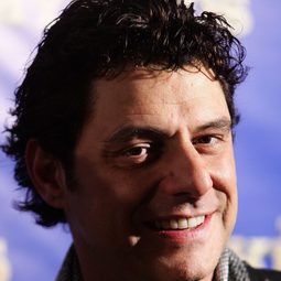 文斯·科洛西莫 - 賭徒傑克：死點演員 飾演Mike Cundall