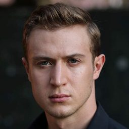 Justin James Boykin 飾演 American Soldier (Middle East)