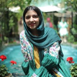 Kimia Hosseini 飾演 Somayyeh