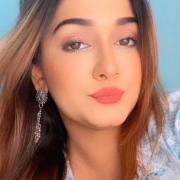 斯里詩蒂·簡 飾演 Pooja