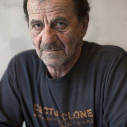 Miklós Székely B. 飾演 Karrer