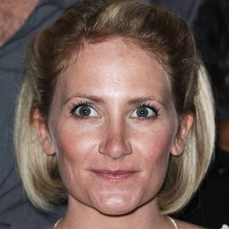 Lucy Speed 飾演 Self