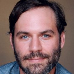 Thomas Clay Strickland - 羅斯在哪裏演員 飾演Police Officer