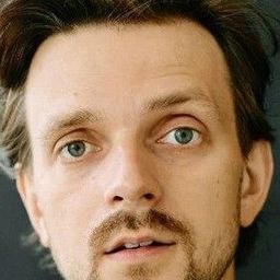 Sergey Belyaev 飾演 