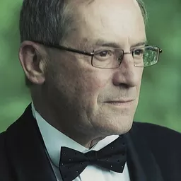 塔度茲·布拉德斯基 飾演 