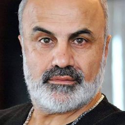 Ahmet Ozturk 飾演 Butler