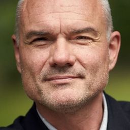 帕爾艾亞 - Dark Woods導演