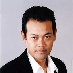賀川黒之助 飾演 Tatsuhiko Yoneda