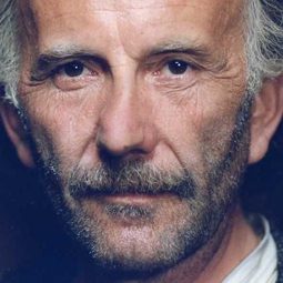 Nicola Di Pinto 飾演 Giuseppe De Rosa