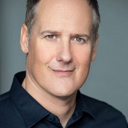 David Berni 飾演 Mr. Hockbar (Voice)